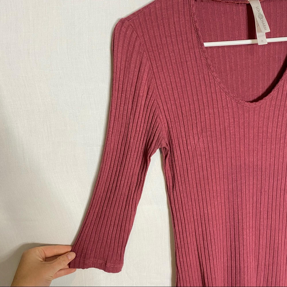 LOVE CHARM Ribbed Keyhole 3/4 Sleeve - Picture 4 of 8